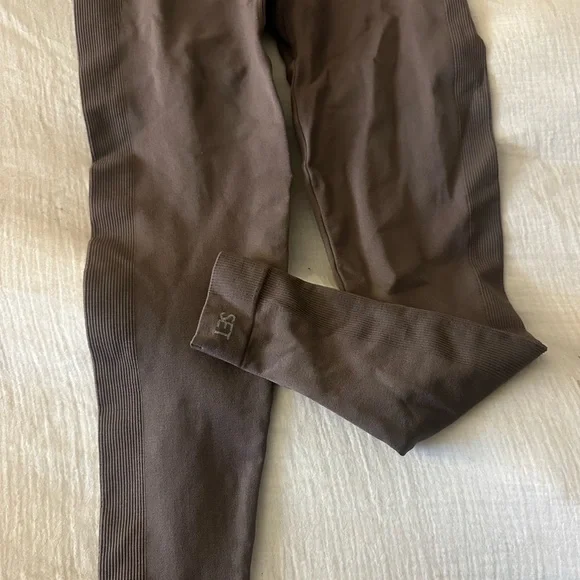 SET ACTIVE Sculptflex Leggings in Pepper (Light Chocolate Brown) - Size Medium - Picture 6 of 7